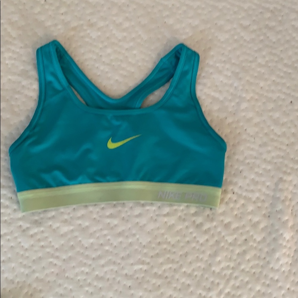 Nike sports bras - Picture 2 of 4